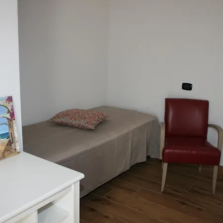 לינה וארוחת בוקר Reginella 3*